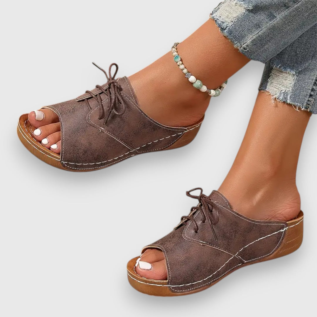 Saskia – Sandály ve vintage stylu